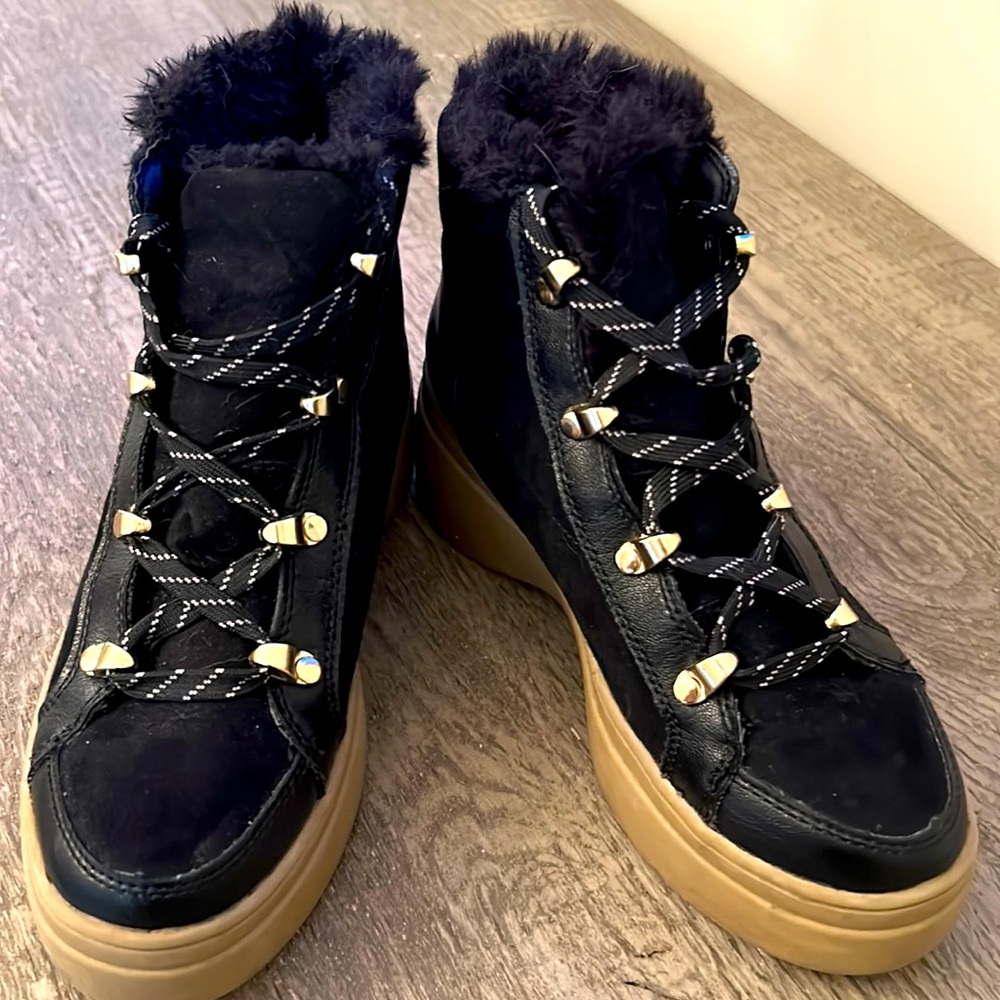 HM black platform/wedge boot